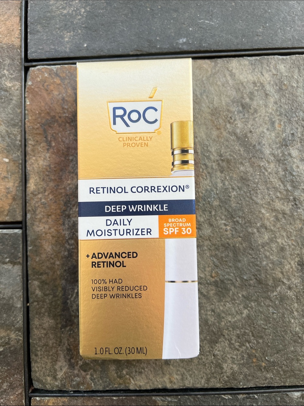 Retinol Correxion Deep Wrinkle Daily Moisturizer SPF 30 - Gold/White